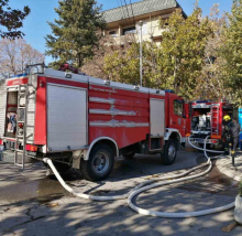ZAPALIO SE AUTOMOBIL NA AUTO-PUTU KOD VRANJA: Vatrogasci brzo reagovali i sprečili širenje vatre