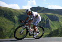 Še 25 km: Evenepoel ujel kapetane, sledi ciljni vzpon Hautacam