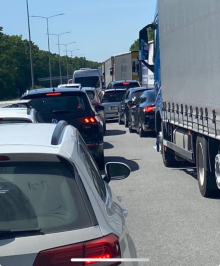  Oprezno vozite zbog promenljivog vremena! AMSS: Na Batrovcima kamioni čekaju pet sati