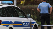 Policajka ga kod Zadra htjela zaustaviti, on se zabio u nju