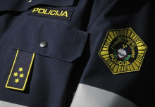Policista s takojšnjo pomočjo rešila življenje motoristu