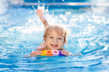 Neos machen Druck: Kostenlose Schwimmkurse soll es schon im Kindergarten geben