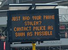 Met Police put up message urging victims of phone thefts to CALL them to report the crime