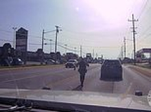 Heroic moment cop saves driver having heart attack behind the wheel of his car