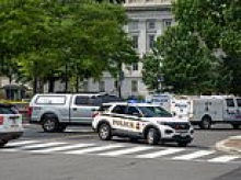 Bomb squad deployed after suspicious package discovered near White House