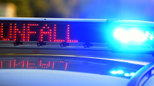 Verkehr: Auto prallt gegen Baum - Fahrer stirbt