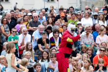 La Strada: Clown Murmoyo sorgte für Chaos und Gelächter in Graz