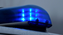 Verkohlte Mausfigur vor Westdeutschem Rundfunk in Köln wird auf 