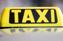Taxilenker in Leibnitz von Fahrgästen gefesselt und ausgeraubt