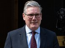 Top lawyers warn Keir Starmer his pledge to recognise a Palestinian state risks breaking international law as PM continues to face furious backlash