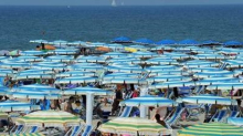 Vacanze in Italia, prezzi alle stelle. La top 10 dei rincari dell'estate