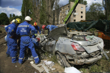 Ukrajinske sile zadele skladišče nafte v Sočiju. Ruska vojska izvedla nov napad na Kijev.