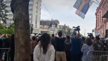 BLOKADERI PRAVE HAOS U ZAJEČARU Nasrnuli na policiju i gađali ih jajima (VIDEO)