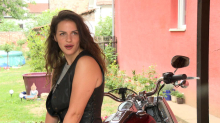 Ona je vlasnica jedinog modela na Balkanu! Iva Živković od tinejdžerskih dana gaji jednu veliku ljubav - Ona i njen motor izazivaju poglede