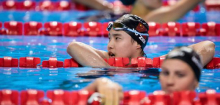 Schwimmerin Yu Zidi und Surferin Kelia Mehani Gallina: Wann ist man alt genug für Spitzensport?