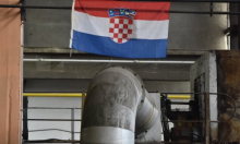 Pada broj zaposlenih u domaćoj industriji, ali događa se svojevrsni paradoks