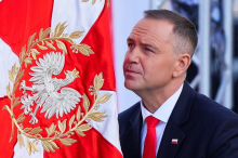 Nawrocki prisegel kot novi poljski predsednik: 