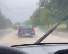 POTOP NA ULICAMA OVOG GRADA! Obilna kiša napravila kolaps, automobili 
