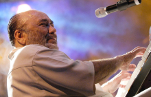 Umrl je prelomni džezist, legenda latinozvoka Eddie Palmieri