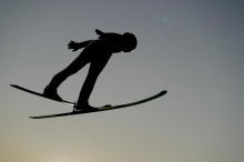 Skispringen : Zwei Absagen und eine fragwürdige Idee der FIS 