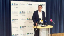 DEM: kupili so novo, dobili 20 let staro vetrno elektrarno. Posel bo preiskovala policija
