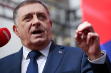 Dodik od sodišča zahteva, da namesto zapora plača okoli 18.000 evrov denarne kazni