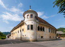 Le dan po objavi umaknili oglas za prodajo Puštalskega gradu v Škofji Loki