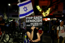 Izrael prižgal zeleno luč za zavzetje mesta Gaza. Nemčija omejila izvoz orožja v Izrael.