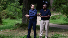 Austausch beim Angeln: Vance und Lammy zu Gesprächen in Südengland zusammengetroffen