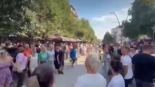 OVO JE IPAK SRBIJA! Kurti pokušao novu provokaciju u Severnoj Mitrovici - Srbi mu odgovorili kolom i pesmom! (VIDEO)