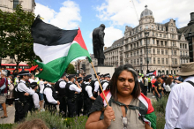 V Londonu policija aretirala najmanj 200 propalestinskih protestnikov