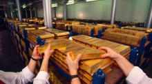 L’oro cerca nuove vie lontano da New York e la Svizzera lo ripudia