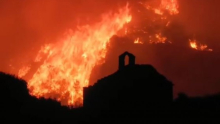 BESNI POŽAR IZNAD ČANjA: Vatrogasci se bore sa vatrenom stihijom - vatra stigla do kuća (VIDEO)