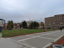 ŠOK PRIZOR U SAMOM CENTRU KRAGUJEVCA! Muškarac kao od majke rođen se ležerno šeta, sugrađani ga gledali U NEVERICI