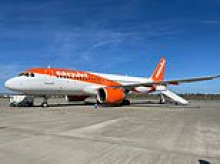 Drunk easyJet pilot strips naked in Cape Verde hotel bar at 2.30am - hours before he was due to fly holidaymakers back to the UK