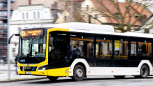 Verkehr: Jugend fordert günstigeres Ticket - Kritik an Regierung