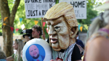 Proteste in Südwestengland gegen Urlaubsaufenthalt von US-Vizepräsident Vance
