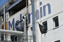 V nesreči v Melaminu huje poškodovan delavec