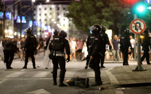 V več srbskih mestih potekali novi protivladni protesti. Izbruhnilo je tudi nasilje.