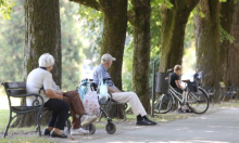 Kreće isplata naknada za starije osobe: Provjerite imate li pravo na nju