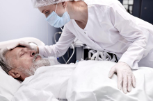 Došao kod doktora zbog glavobolje pa pao u komu i preminuo! Medicinska sestra progovorila o jezivom slučaju