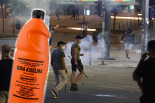 BLOKADERI PLANIRAJU HOROR: Sonom kiselinom na policiju - širi se jeziva poruka!