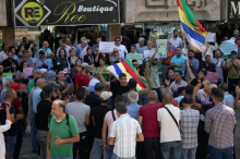Protestniki v Suvajdi zahtevajo pravico do samoodločbe in referendum