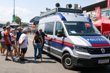 Taktische Kommunikation: Wie ein Polizei-Fahrzeug am Red Bull Ring die Massen lenkt