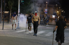 EVO KO SE KRIJE IZA NALOGA KOJI ŠIRI LAŽNE VESTI I DIŽE PANIKU: Izmišljaju mrtvu decu da bi izazvali krvoproliće na ulicama!