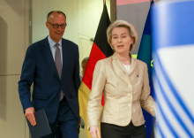 V ponedeljek bosta na srečanju Trumpa z Zelenskim v Beli hiši tudi von der Leyen in Merz