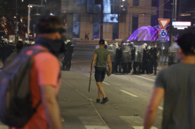 IZ PRAĆKE KLIKERIMA GAĐAO POLICIJU I PRISTALICE SNS: Krivična prijava protiv muškarca, evo za šta se tereti