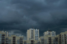 NAJNOVIJE UPOZORENJE RHMZ! U naredna 2 sata nevreme stiže u OVA 2 DELA SRBIJE - očekuju se pljuskovi s grmljavinom
