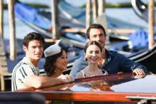 „Emily in Paris“-Stars gondeln durch Venedig: Erste Fotos