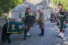 Royale Tradition: König Charles startet Familienurlaub in Balmoral – Prinz Andrew dabei